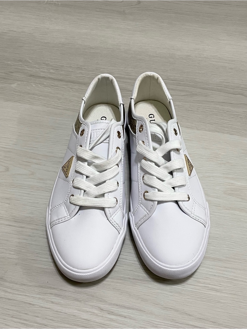 GUESS White Sneakers with Gold Logo Trim